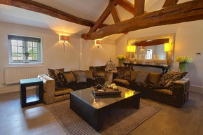 Lovely Three Bedroom, Three Bathroom Barn that sleeps 6